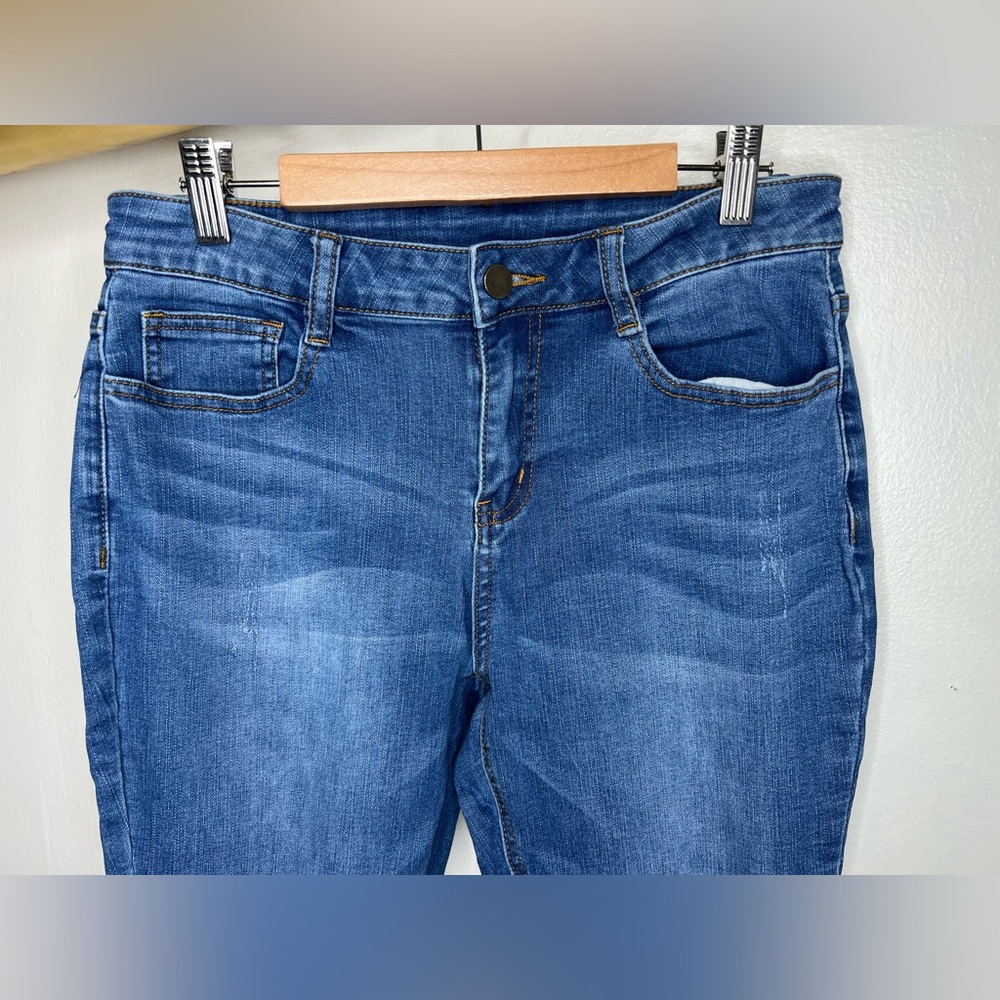 Distressed Jeans - Picture 2 of 7
